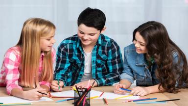 The Power of Peer Learning: Encouraging Kids to Learn Together